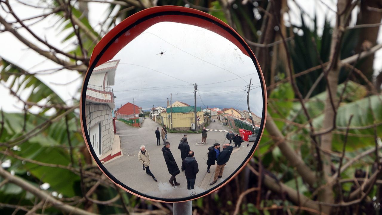 Los vecinos de Sobradelo estrenan fibra óptica tras años de problemas