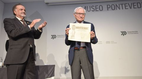 Xos� Carlos Valle, presidente da Sociedade Coral Polif�nica de Pontevedra, recibiu este s�bado a medalla de ouro Marcial del Adalid, que concede a Real Academia Galega de Belas Artes por un s�culo de traxectoria musical