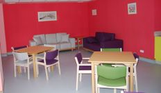 Sala estar del centro de d�a de Aspromor en la villa de Ortigueira.