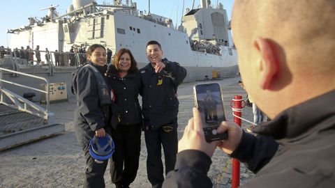 ltimas fotografas antes de la salida de la fragata lvaro de Bazn. 