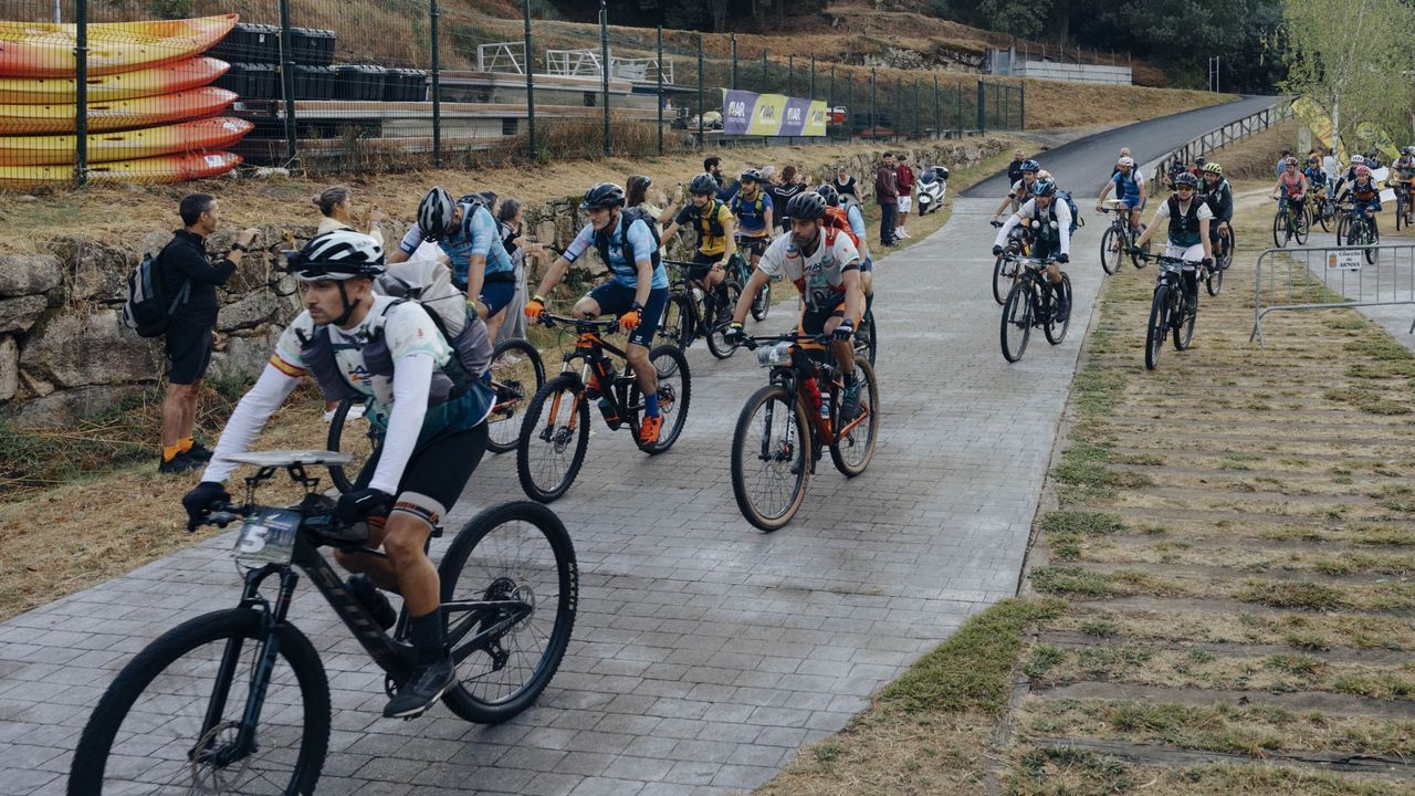 El Raid Gallaecia arrancó en el Balneario de Arnoia con la vista puesta en el vecino Portugal
