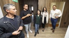 Iago Toba, a la derecha, con sus compañeros del PSOE, instantes antes de celebrarse la moción de censura que lo desbancó de la alcaldía.