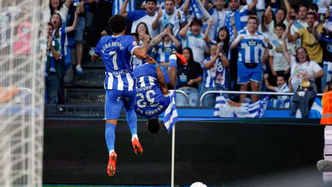 Bil Nsongo y Aubameyang celebrando el tercer gol del Deportivo contra el Valencia