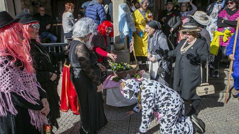 Entierro de la Cunca en Praia Xard�n (Boiro)