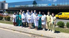 Equipo que de especialistas de cardiolog�a, cirug�a card�aca, anestesia y reanimaci�n y enfermer�a, con la gerente del �rea sanitaria, Elo�na N��ez