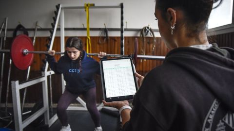 Alba Vidal es la preparadora f�sica de la secci�n de taekuondo y pauta el trabajo de los deportistas con un aplicaci�n