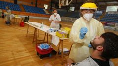 El covid sigue aumentando en Viveiro, Burela y Foz pese a los cribados masivos (en imagen) y las restricciones altas