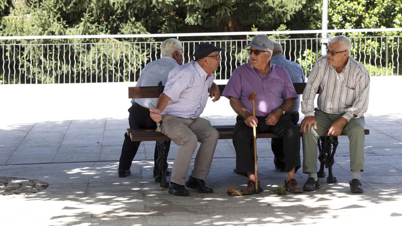 Galicia pierde pensionistas, mientras el resto de España suma 220 jubilados al día, uno cada 7 minutos