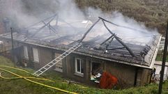 El fuego destruy� el tejado y el segundo piso de la casa