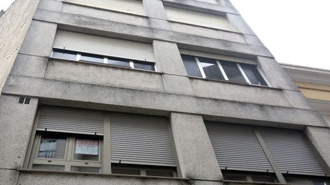 Imagen de archivo de una vivienda con un cartel de «se alquila».