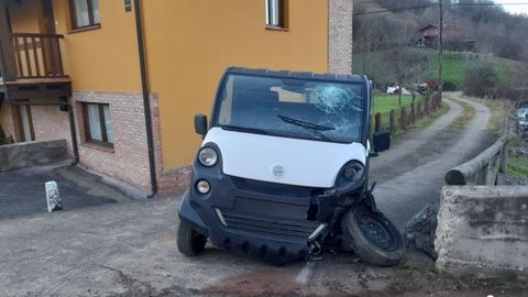 El veh�culo se sali� de la v�a y choc� contra un muro