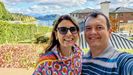 Angie Dambros y Fernando Vairolatti, ante su factor�a en Concordia.