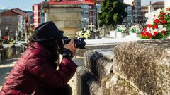La fot�grafa Bel Santos acude todos los a�os por estas fechas al cementerio de San Francisco