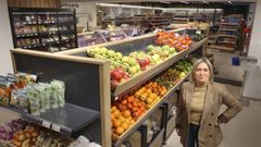 Marta V�zquez, gerente de la cooperativa de O Val en el nuevo supermercado del antiguo cine Urimare