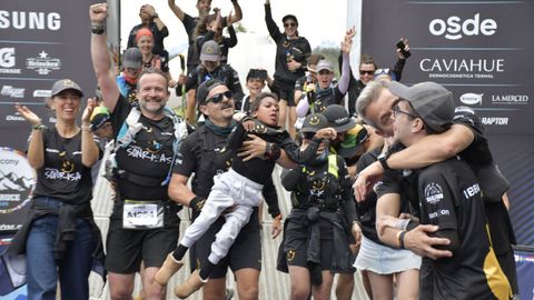 Mario y Pedro fueron recibidos como h�roes al cruzar la meta de la carrera en Argentina.