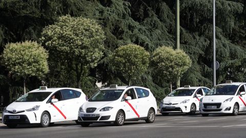 Concentraci�n de un grupo de taxistas en Madrid. 