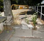 La maleza invade algunos rincones. 