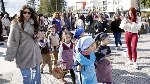 Los escolares de Pobra salieron a la calle a lucir sus disfraces