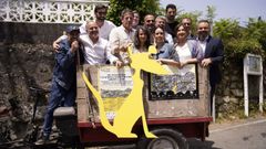 Regades, Besteiro y alcaldes asistentes se subieron al chimp�n