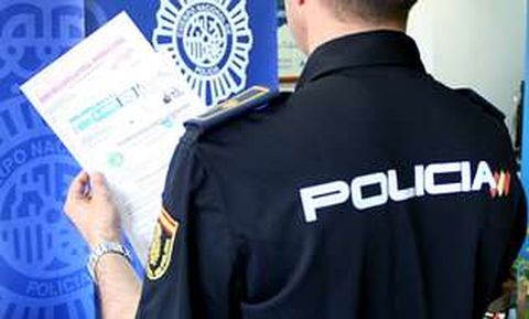 Una fotograf�a de un agente del Cuerpo Nacional de Polic�a en una imagen de archivo