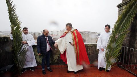 Bendicin de ramos desde el campanario de la baslica de Santa Mara