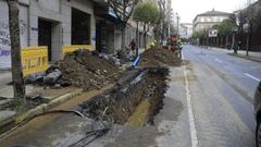 Imagen de archivo de una avera en la red de agua en una calle del Ensanche de finales del 2022
