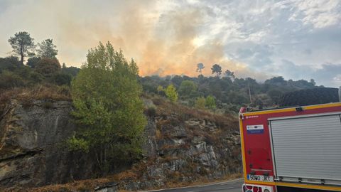 En la misma noche que se extinguía el fuego en O Bolo se declaraba otro en Lobios
