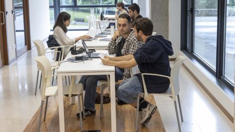 La USC continúa siendo la principal cantera gallega de científicos. En la imagen, un grupo de investigadores del Igfae