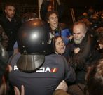 La protesta termin� con forcejeos con la polic�a. 