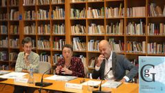 A presidenta do CCG, Rosario lvarez, a vicepresidenta e coordinadora do foro, Dolores Vilavedra, e o responsable do Observatorio da Cultura Galega, Hkan Casares, durante a presentacin del informe Un pas coa sa lingua. Foro participativo.