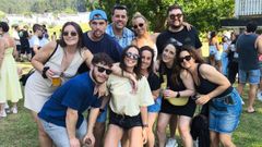 Una pandilla durante el Vermuteo organizado por Viveiro en Festas el sbado en Xunqueira.