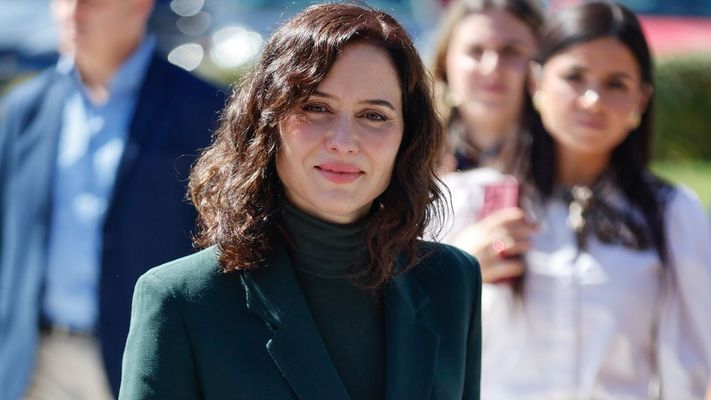 Isabel D&iacute;az Ayuso en el Tanatorio Parcesa La Paz de Tres Cantos, para dar el &uacute;ltimo adi&oacute;s a Gemma Cuervo.