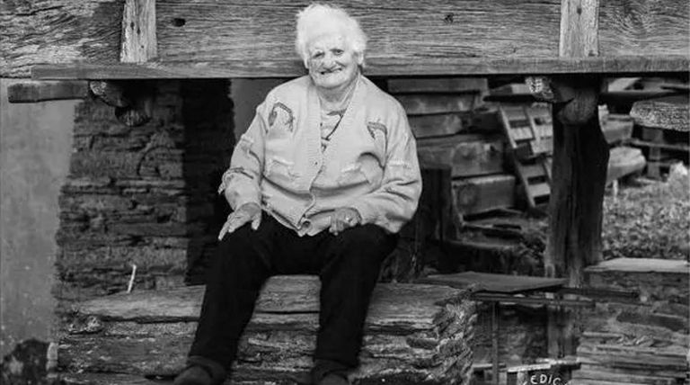 Imaxe de Perfecta Ogaza, na portada do libro