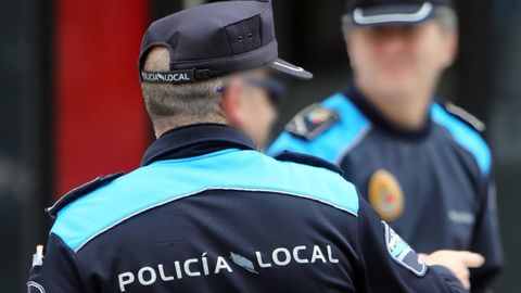 El titular del negocio se neg� en redondo a que una patrulla entrase en el local para llevar a cabo su inspecci�n