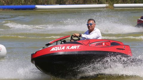 Jos Lpez Rivas al mando de un aquakart en Major, en Noalla, en Sanxenxo