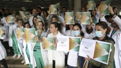 Concentraci�n de facultativos el pasado jueves en el Cl�nico de Santiago
