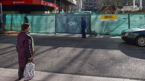Los cortes de calles por las obras simultneas en el centro de Ourense dificultan el trnsito de peatones y vehculos.