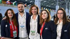 In�s, a la derecha, en Samarkanda representando a Espa�a.