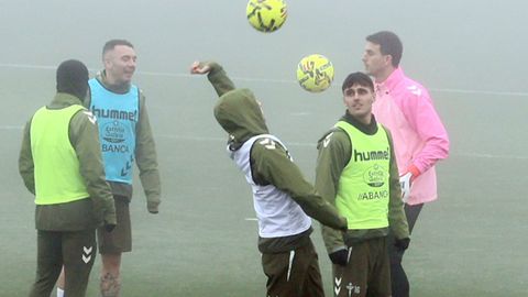 La niebla marc� la �ltima sesi�n del Celta antes de visitar al Sevilla.