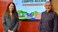La concejala de Xuventude, Mar�a Rozas (Compostela Aberta), y el t�cnico del departamento Manuel Fern�ndez, presentaron este lunes ambos campamentos.