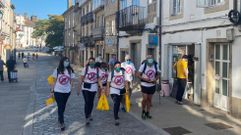 Ocho voluntarios iniciaron ayer El Camino al Rev�s, una iniciativa que busca combatir la basuraleza en la ruta jacobea y que forma parte del proyecto Camino del Reciclaje de Ecoembes. La responsable del mismo, Carolina Mart�n, destac� que lo importante es que �el Camino deje huella en los peregrinos y no al rev�s�, as� como su empe�o por que se recuerde este Xacobeo como el m�s comprometido con el reciclaje y la naturaleza.