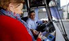 La presentaci�n de la tarjeta puede suponer un ahorro de 600 euros anuales en transporte.