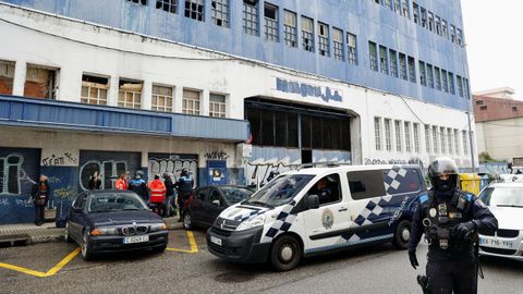 La Polic�a Local desaloja a m�s de veinte personas que okupabanuna nave�junto al auditorio Mar de Vigo
