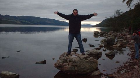 Carlos Su�rez en una fotograf�a que guarda de su juventud.