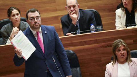 El Presidente del Gobierno del Principado de Asturias, Adrian Barb�n, durante su intervenci�n, este mi�rcoles, en el pleno de la Junta General del Principado en Oviedo