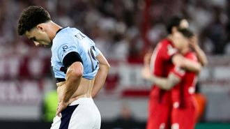 Pablo Dur�n deca�do tras el final del partido ante el Friburgo