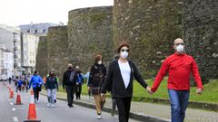 El carril de la Ronda da Muralla habilitado por el Ayuntamiento para los peatones se ha convertido en la ruta preferida de muchos lucenses