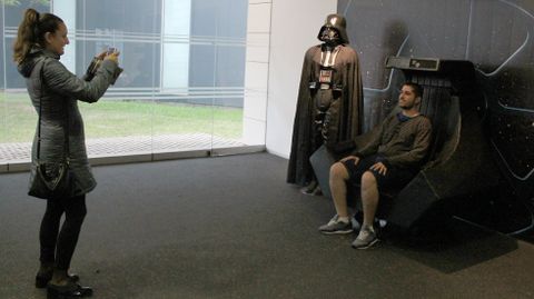 En el trono de Palpatine, parte de la exposicin Star Wars