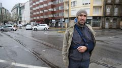 Fernando Oubia denuncia la peligrosidad de las vas del tren en el Ramal por las cuales sufri un accidente con su bicicleta.