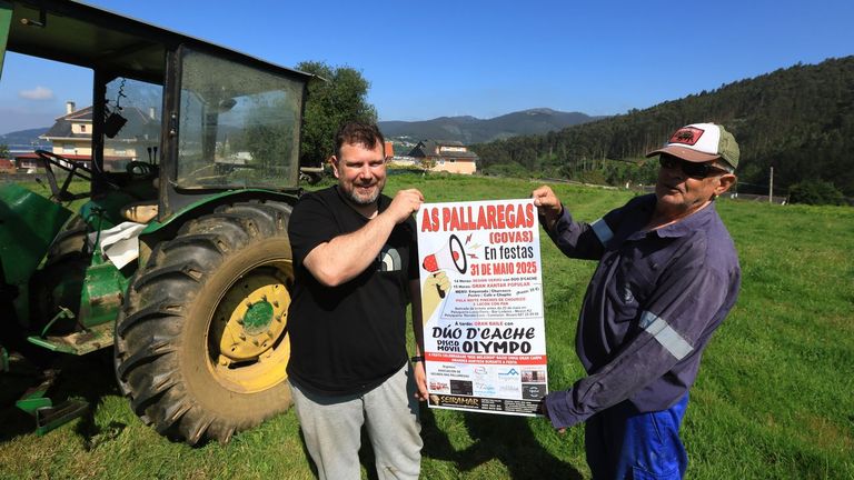 lvaro Ferro y Manuel Giz, Lolo, este viernes en el campo de Os Meleiros donde se celebrar la fiesta el prximo 31 de mayo